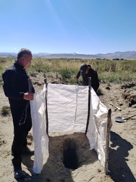 19　秋営地でのトイレ建設