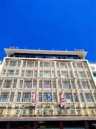 2　モンゴル国最古のデパート（？）1921年開業の国営大デパート（首都）
