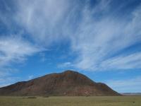 b-1　ホボクサイル地域全体の土地の主が住むバヤン・ウンドル山。